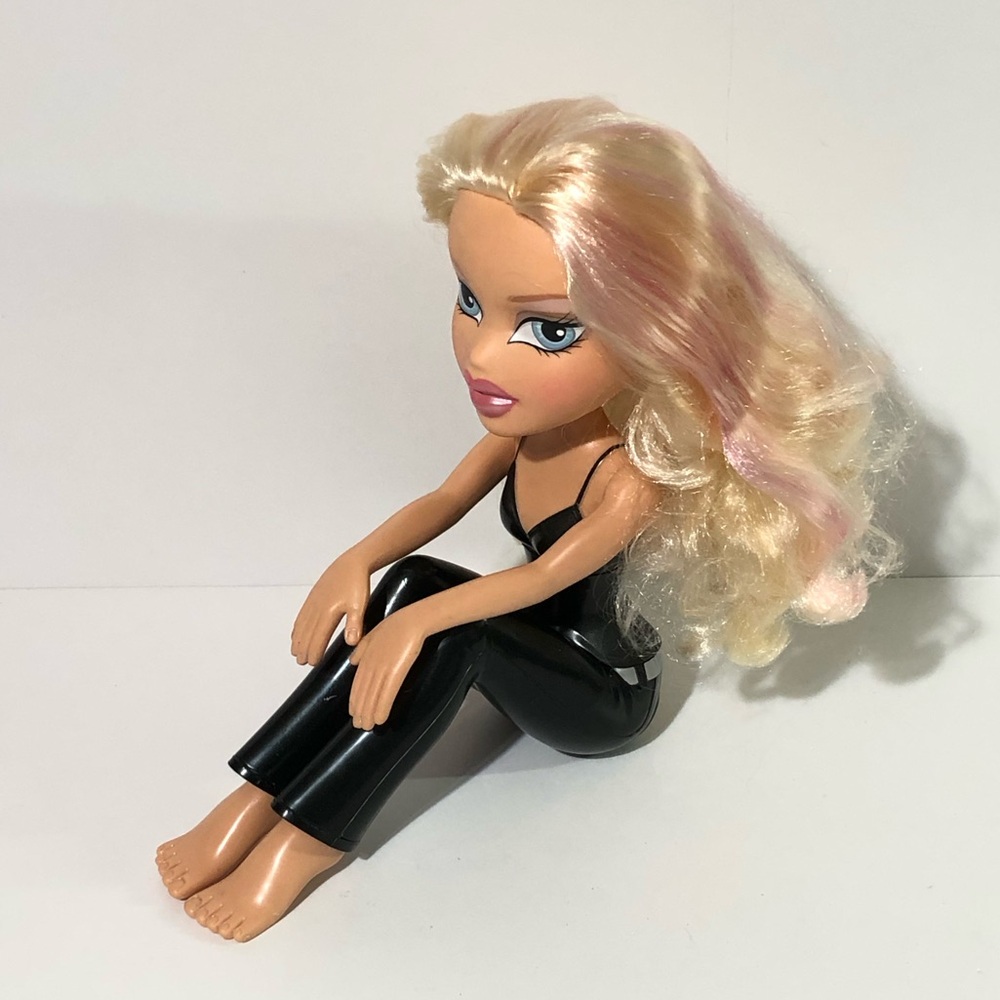 Bratz 2003 Sasha Doll with Blue Eyes Sitting Position Rare